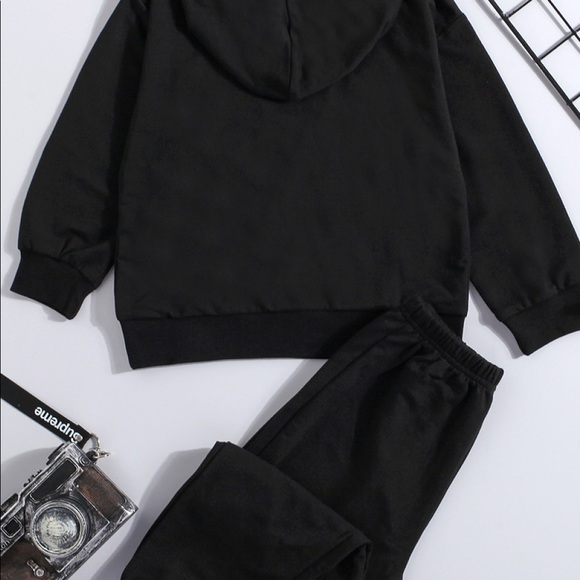 NWOT Boys Letter Print Color Block Hoodie and pant set. Size: 5-6 T Color: Black - Picture 2 of 6